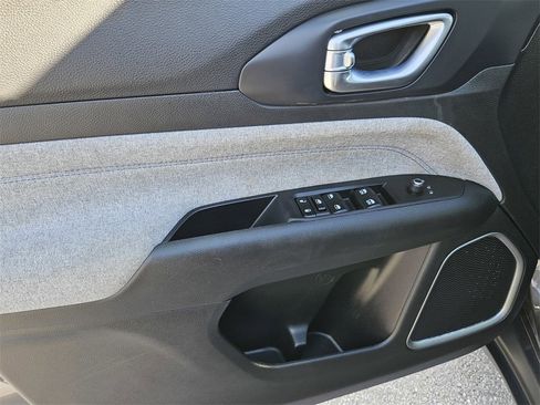 Used 2023 Jeep Compass Sport image 12