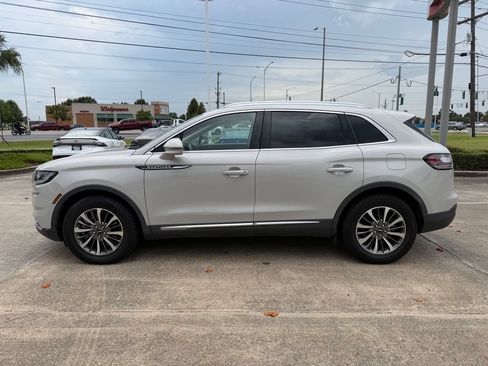 Used 2022 Lincoln Nautilus FWD w/ Premium Package image 2