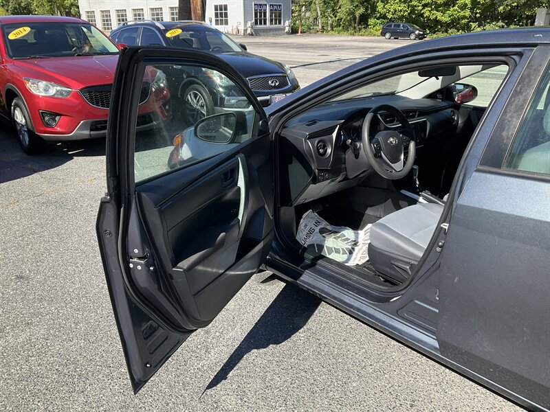 Used 2019 Toyota Corolla L FWD image 19