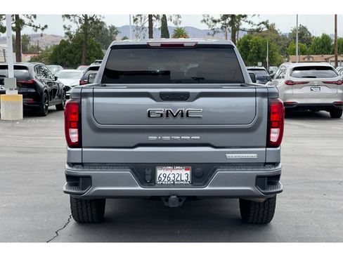 Used 2022 GMC Sierra 1500 Elevation w/ LPO, Elevation Black Package AWD/4WD image 4