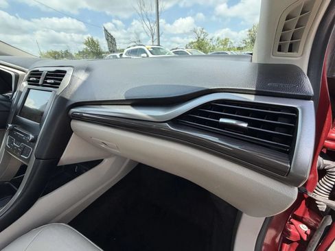 Used 2017 Ford Fusion SE w/ Fusion SE Technology Package FWD image 14