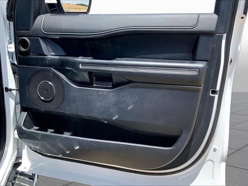 Used 2019 Ford Expedition XLT w/ Equipment Group 202A AWD/4WD image 23