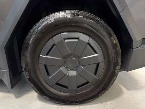 Used 2025 Tesla Cybertruck AWD Crew Cab image 11