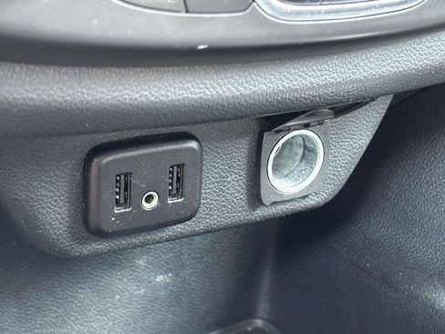 Used 2019 Chevrolet Traverse LT FWD image 18