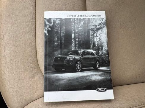 Used 2017 Ford Explorer XLT w/ Equipment Group 202A AWD/4WD image 22
