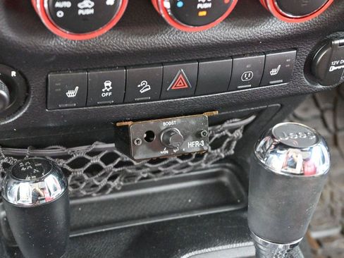 Used 2013 Jeep Wrangler Unlimited Rubicon AWD/4WD image 21