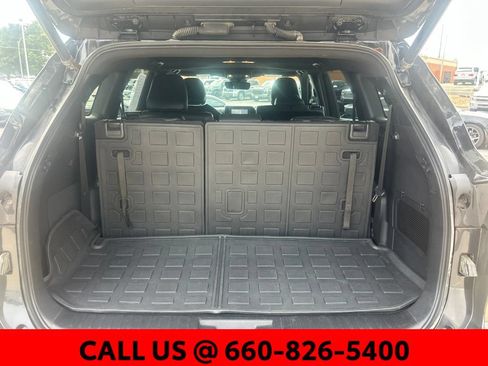 Used 2021 Toyota Highlander XSE FWD image 16