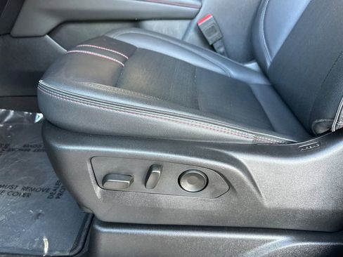 Certified 2025 Chevrolet Suburban RST image 12