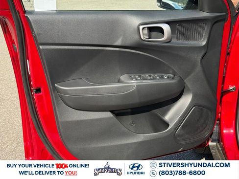 Certified 2025 Hyundai Venue SEL image 22