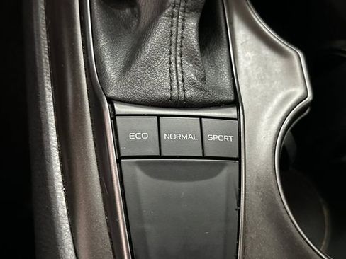 Used 2022 Toyota Camry SE FWD image 35