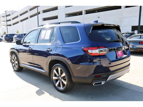 Used 2024 Honda Pilot Touring image 6