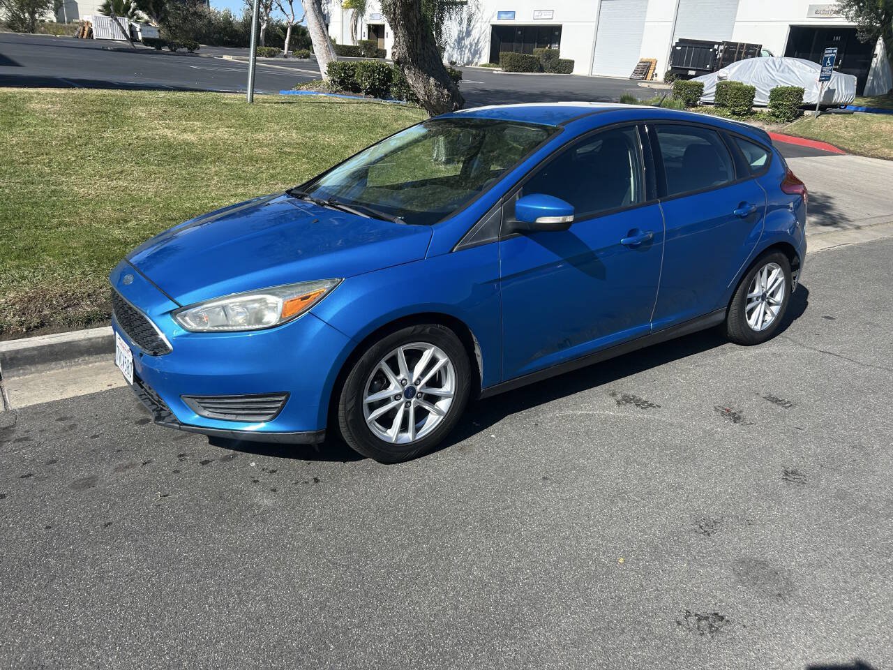 Used 2016 Ford Focus SE w/ Reverse Sensing Package FWD image 1