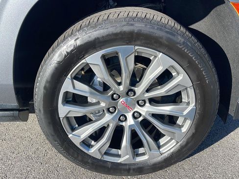 Used 2021 GMC Yukon Denali w/ Denali Premium Package AWD/4WD image 9