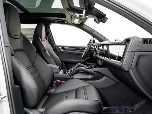 New 2026 Porsche Cayenne GTS AWD/4WD image 23