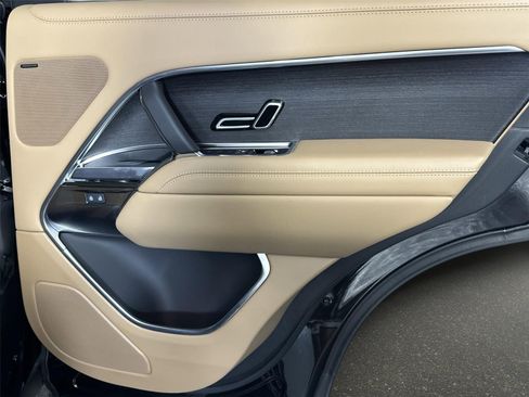 Used 2024 Land Rover Range Rover SE image 32