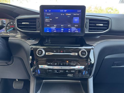 Used 2024 Ford Explorer Limited image 24