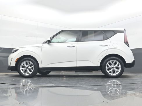 Used 2024 Kia Soul LX w/ Option Group 015 FWD image 22