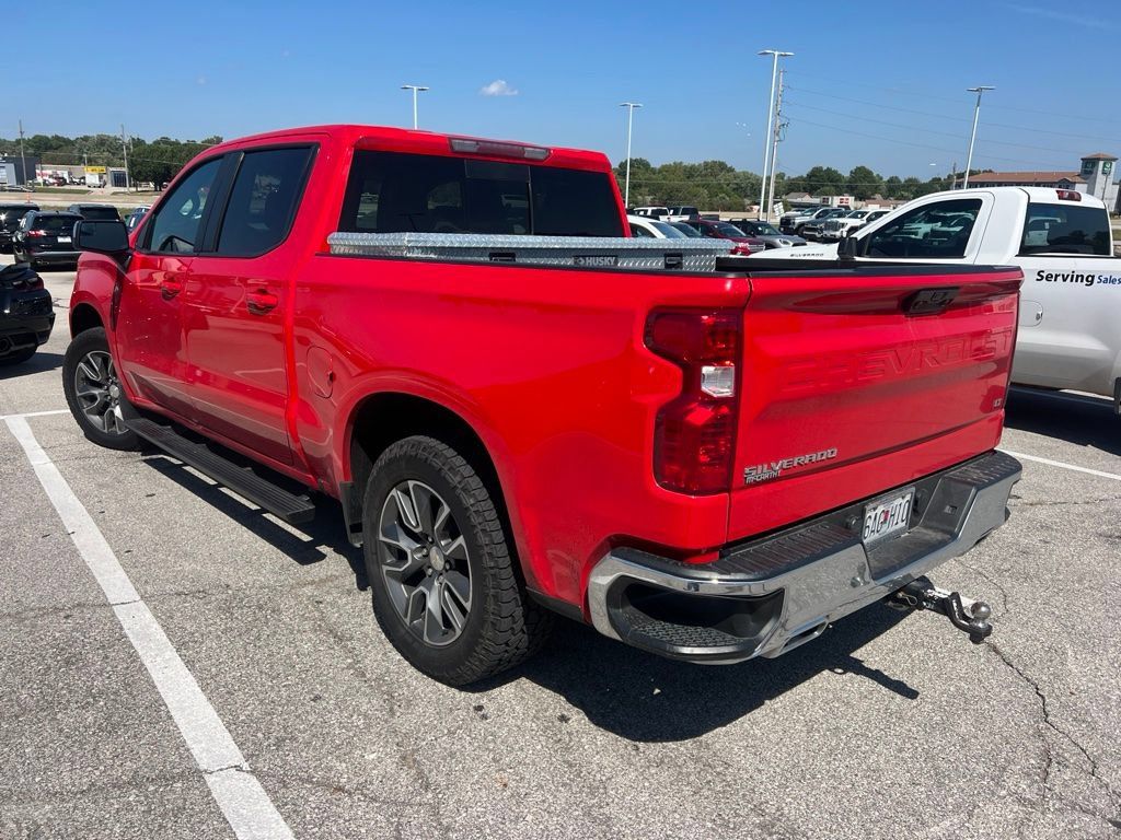 Used 2023 Chevrolet Silverado 1500 LT AWD/4WD image 3