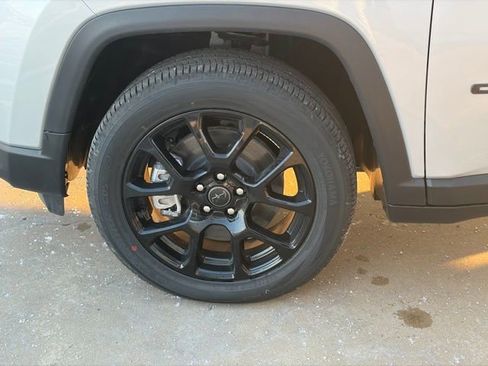 New 2026 Jeep Compass Latitude image 23