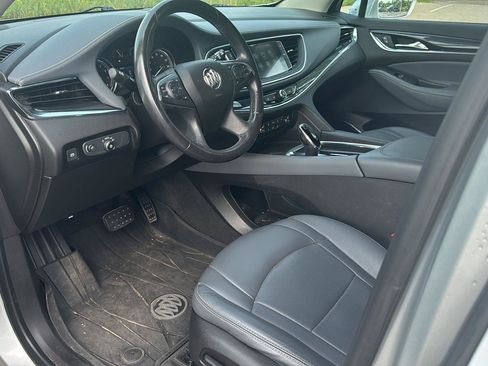 Used 2019 Buick Enclave Essence FWD image 11