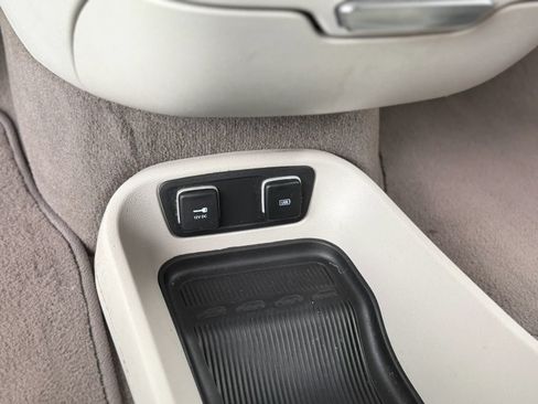 Used 2020 Chrysler Pacifica Touring-L FWD image 34