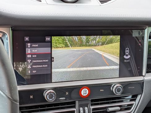 Certified 2026 Porsche Macan AWD/4WD image 16