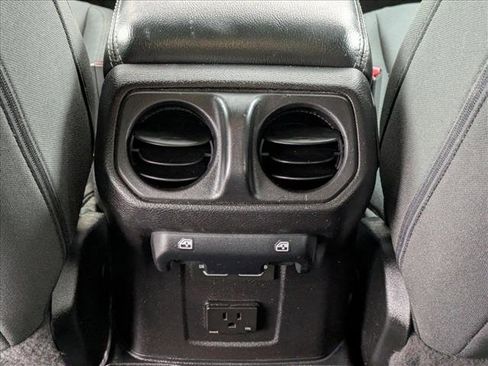 Used 2021 Jeep Wrangler Unlimited Sahara image 16