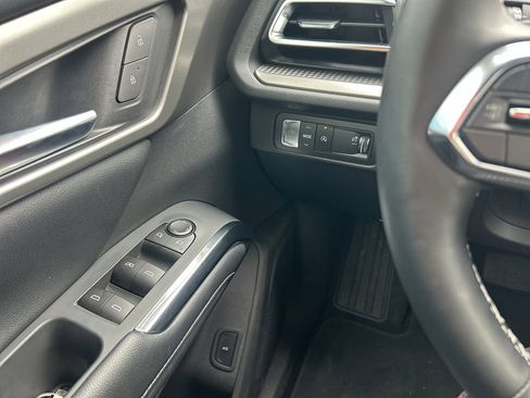 Certified 2025 Chevrolet Traverse LT image 18