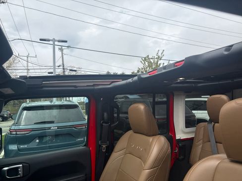 Used 2022 Jeep Wrangler Unlimited Sahara w/ Cold Weather Group AWD/4WD image 15