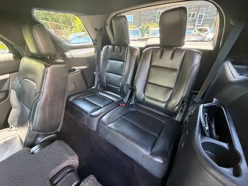 Used 2016 Ford Explorer XLT w/ Equipment Group 202A AWD/4WD image 24