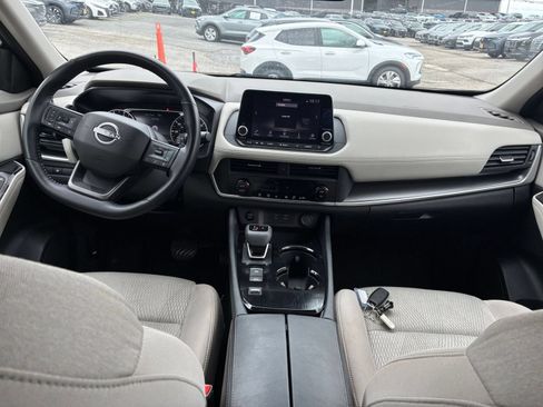 Used 2025 Nissan Rogue SV FWD image 28