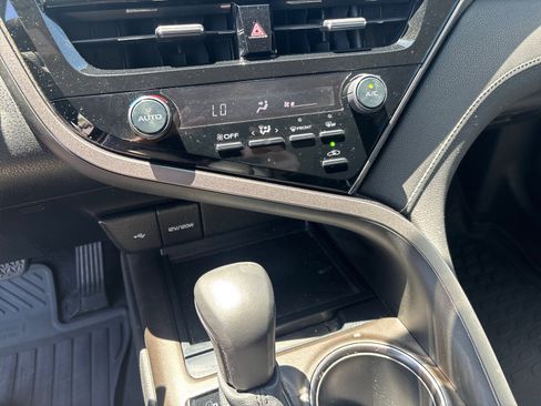 Used 2021 Toyota Camry SE w/ Convenience Package FWD image 23