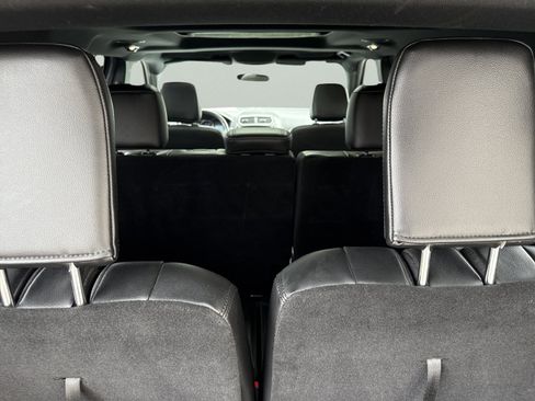 Used 2018 Ford Explorer XLT w/ Equipment Group 202A image 8