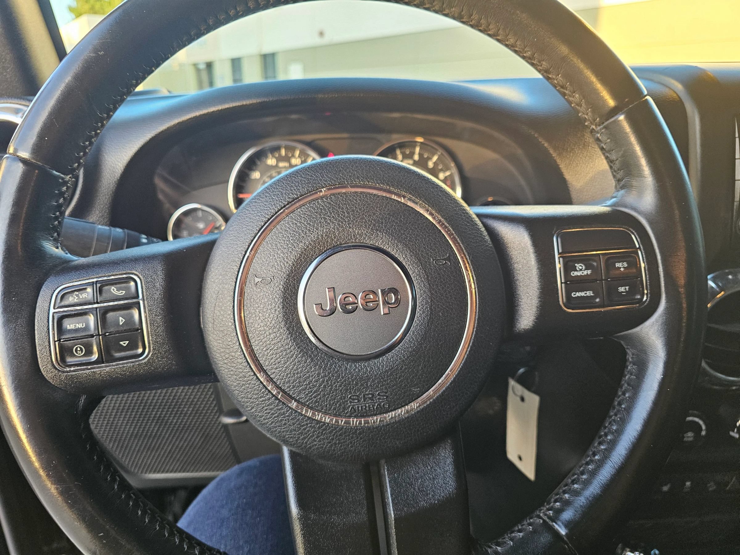 Used 2018 Jeep Wrangler Unlimited Sahara w/ Connectivity Group AWD/4WD image 11