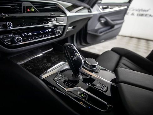 Used 2023 BMW 530e w/ Premium Package image 33