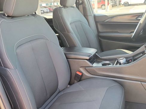 Used 2025 Jeep Grand Cherokee L Laredo AWD/4WD image 18