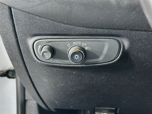 Used 2019 Chevrolet Equinox LT FWD image 17