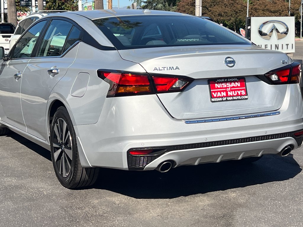 Used 2021 Nissan Altima 2.5 SV w/ SV Premium Package FWD image 5