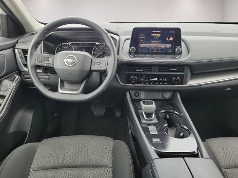 Used 2025 Nissan Rogue SV FWD image 10