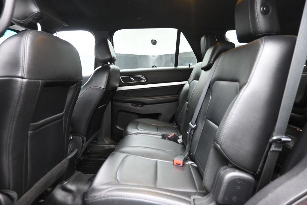 Used 2016 Ford Explorer XLT w/ Equipment Group 202A FWD image 14