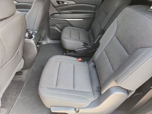 Certified 2025 Chevrolet Traverse LT FWD image 24