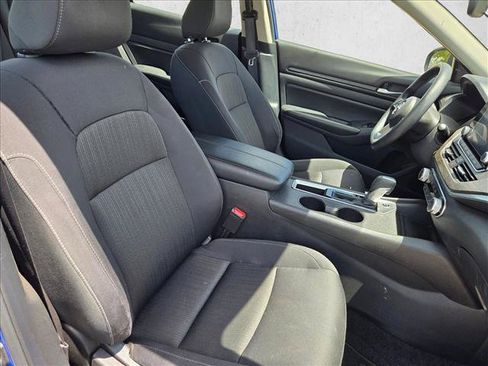 Used 2025 Nissan Altima 2.5 SV FWD image 19