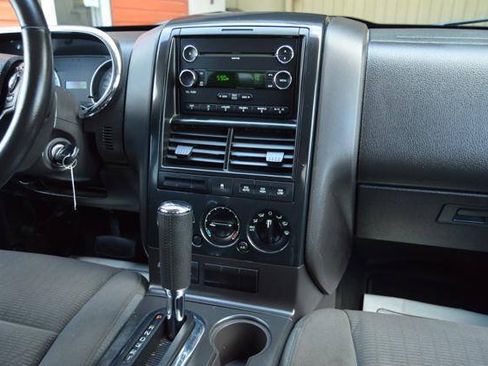 Used 2010 Ford Explorer Sport Trac XLT AWD/4WD image 21