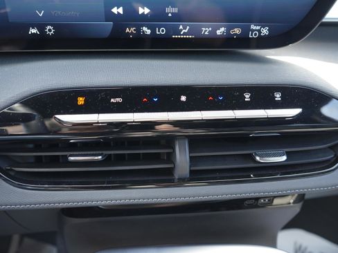 Used 2025 Buick Enclave Preferred FWD image 16