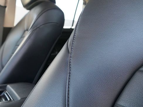 Used 2021 Toyota Highlander XLE FWD image 14