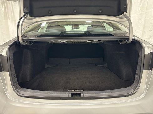 Used 2025 Toyota Corolla LE image 47