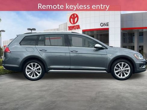 Used 2017 Volkswagen Golf Alltrack SE AWD/4WD image 3