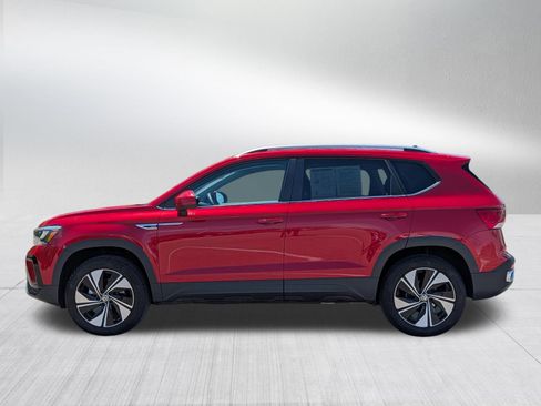 Certified 2024 Volkswagen Taos SE AWD/4WD image 4