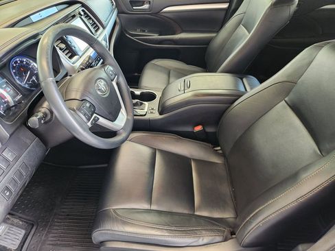 Used 2016 Toyota Highlander XLE FWD image 13