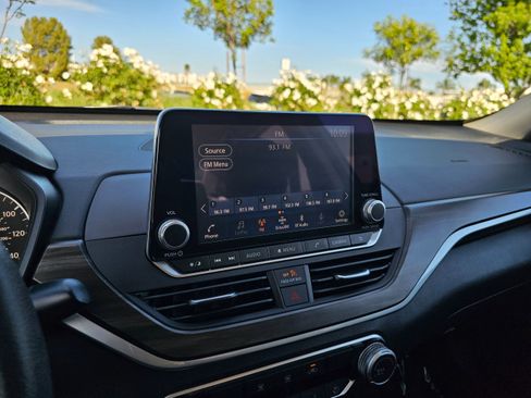 Used 2024 Nissan Altima 2.5 SV image 29